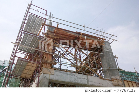 KUALA LUMPUR, MALAYSIA -SEPTEMBER 19, 2016: Column timber form work and reinforcement bar at the construction site. The structure supported by temporary wood support 77767122