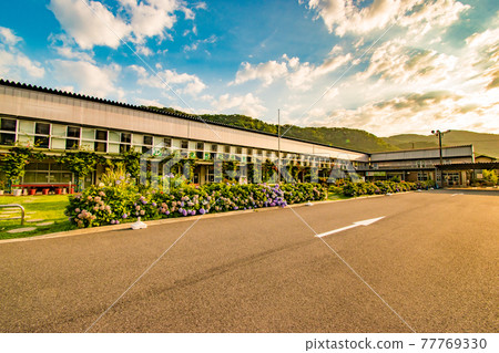 Scenery of Roadside Station Hota Elementary School, which was renovated from an abandoned elementary school in Kyonan-cho, Awa-gun, Chiba Prefecture. 77769330