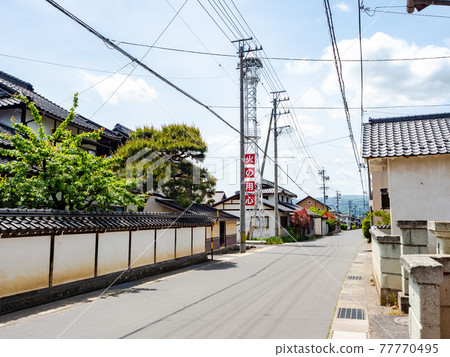 Beautiful scenery of Obuse, the ancient capital of early summer, cityscape 77770495