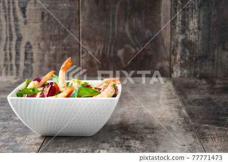 Shrimps salad with mango and avocado 77771473