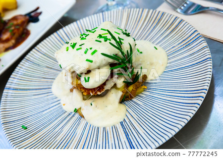 Fried pork with potatoes and Roquefort cheese sauce Fried pork with potatoes and Roquefort cheese sauce 77772245