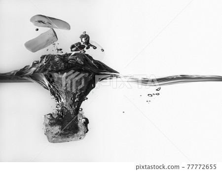 Ice piece drops into the water. 77772655