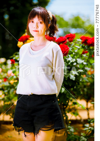 Cute girl portrait in the famous rose park Cute girl portrait in the famous rose park 77776748