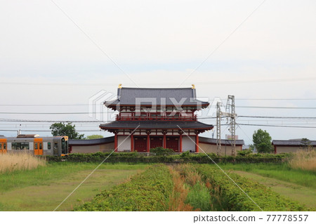 Kintetsu train that penetrates the Heijokyo ruins (Suzakumon) Kintetsu train that penetrates the Heijokyo ruins (Suzakumon) 77778557