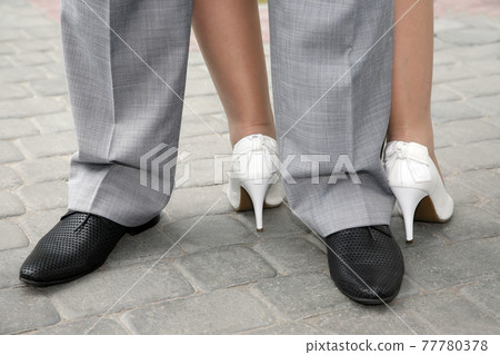 men's and women's shoes dressed to the people 77780378