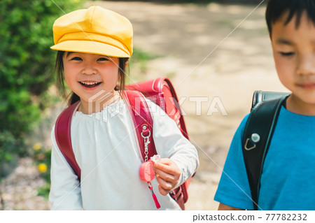 1st grade elementary school student 77782232