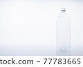 空塑料瓶和白色背景 77783665