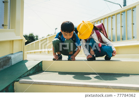 Curiosity of first grader Curiosity of first grader 77784362