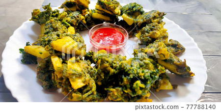 Spinach & potato Pakoras, An extremely delicious and mouth watering snack of Pakistani & Indian Peoples Spinach & potato Pakoras, An extremely delicious and mouth watering snack of Pakistani & Indian Peoples 77788140