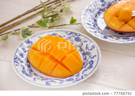 Lattice cut mango 1 Lattice cut mango 1 77788742