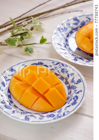 Lattice-cut mango (vertical) Lattice-cut mango (vertical) 77788743