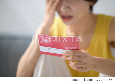 Middle-aged woman's passbook worried 77789766