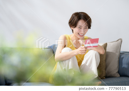 中間女人存摺微笑錢 中間女人存摺微笑錢 77790513