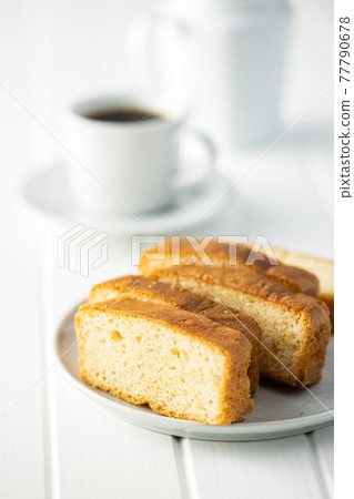 Sliced sponge dessert. Sweet sponge cake. 77790678