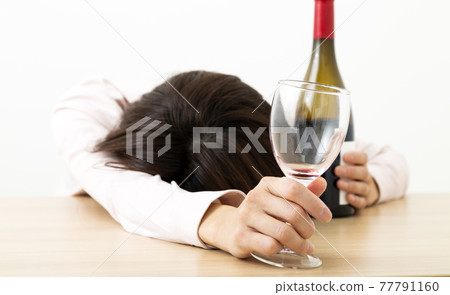 醉酒的女人 77791160