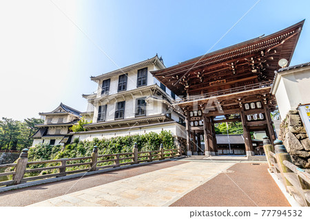 Kokura Gion Yasaka Shrine in early summer Romon, Kitakyushu City, Fukuoka Prefecture 77794532
