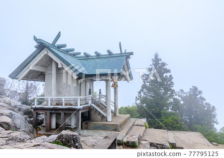 福岡縣太宰府市上宮，霧濛濛的鐮戶神社峰頂 77795125