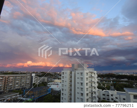 The sky that burns bright red! .. .. A landscape that burns your heart! .. .. The sky that burns bright red! .. .. A landscape that burns your heart! .. .. 77796251