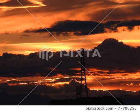 是充滿活力的夕陽天空的景色! .. ..太棒了! .. .. (笑聲)。 .. 是充滿活力的夕陽天空的景色! .. ..太棒了! .. .. (笑聲)。 .. 77796255