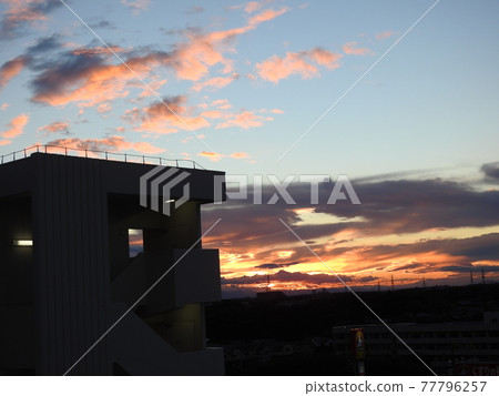 這是一片柔和的夕陽天空的風景! .. ..我明天會好的! .. .. 這是一片柔和的夕陽天空的風景! .. ..我明天會好的! .. .. 77796257