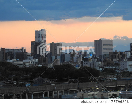 是船橋市中心建築小鎮的風景! .. ..這是一個平靜的日落景色! 是船橋市中心建築小鎮的風景! .. ..這是一個平靜的日落景色! 77796298