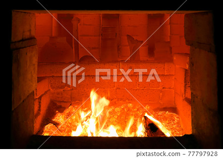 The flame seen from the fire mouth of the climbing kiln The flame seen from the fire mouth of the climbing kiln 77797928