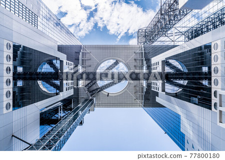 對稱的宇宙塔 77800180