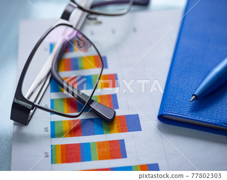 企業形象·圖·筆記本·眼鏡 77802303