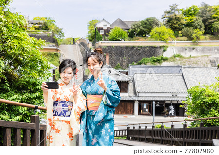 穿著和服的女子在少女之旅中與須谷坡合影留念【杵築市】 77802980