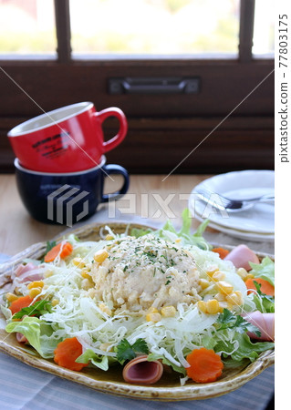 Colorful and beautiful vegetable salad 77803175