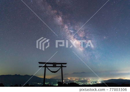 霧峰車山鳥居與銀河[長野縣] 77803306