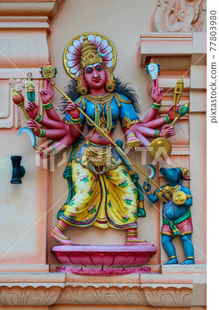 【新加坡風景】印度教寺廟的五彩神像 77803980