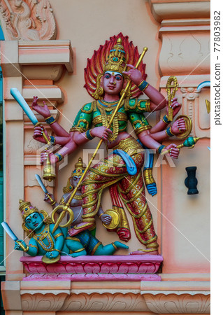 【新加坡風景】印度教寺廟的五彩神像 77803982