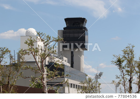 閃耀在藍天的ITM伊丹機場（大阪國際機場）的控制塔 77804536