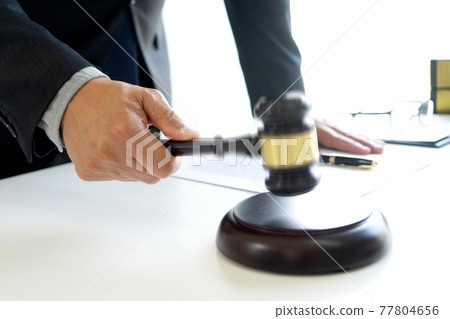 The judge was wave hammering his hand gavel move The judge was wave hammering his hand gavel move 77804656