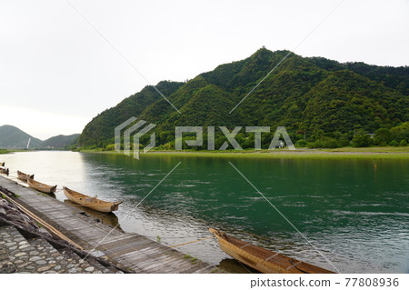 Nagara River and Gifu Castle on the morning of the rainy season Nagara River and Gifu Castle on the morning of the rainy season 77808936