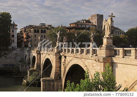 Rome in the morning. Bridge Sant'Angelo 77809132