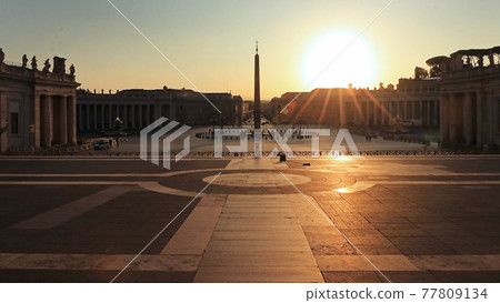 Rome in the morning. Sun over St. Peter's Square Rome in the morning. Sun over St. Peter's Square 77809134