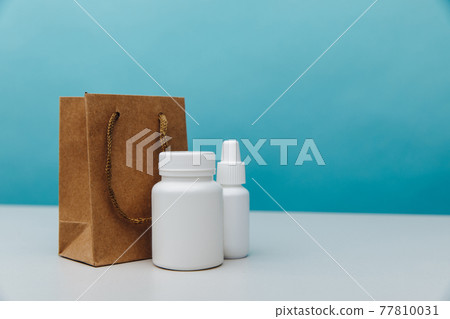 Online shopping with home delivery. Bags with medical conteiners Online shopping with home delivery. Bags with medical conteiners 77810031