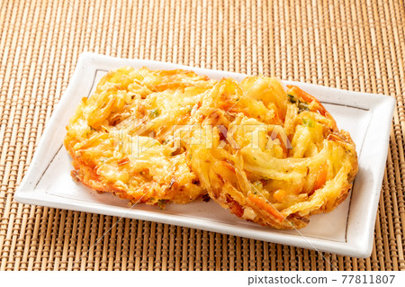 Kakiage (fried vegetables). 77811807