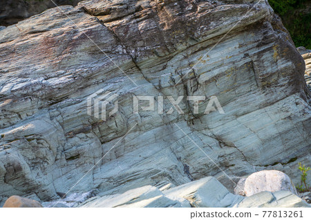 長瀞溪谷、長瀞町上部鵝卵石附近的片岩 77813261