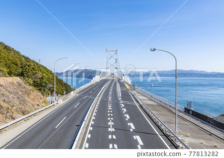 德島縣鳴門市晴天的大鳴門大橋 77813282