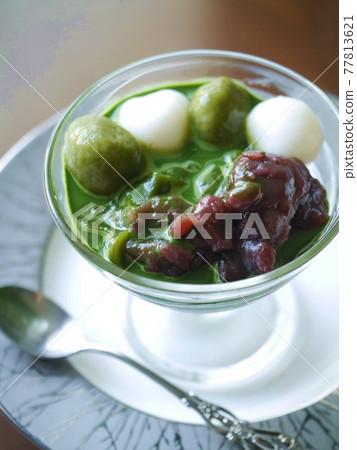 Matcha jelly with white balls (vertical position) 77813621