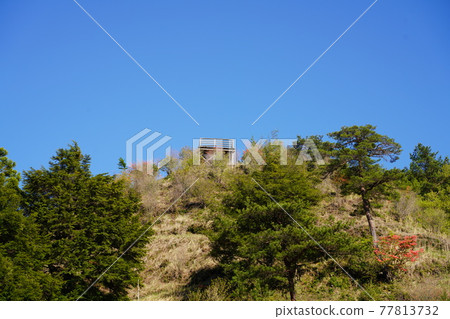 藍天下的黑藏沼澤天文台 藍天下的黑藏沼澤天文台 77813732