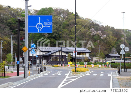 Rotary intersection (circular intersection, roundabout) 77813892