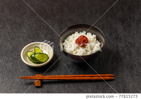 米飯和米飯日本料理的配菜 77815273