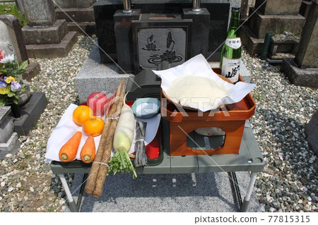 墓地的祭品 77815315