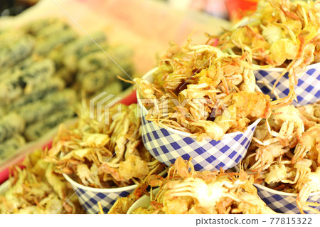 Deep-fried crab (Korean street food) 77815322