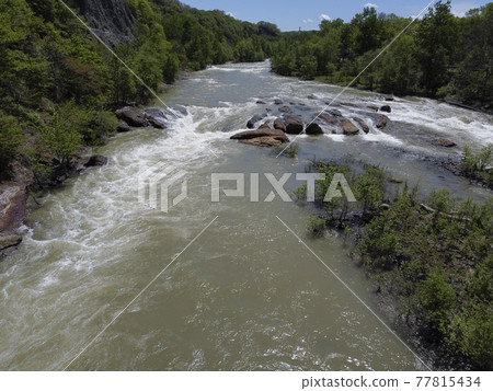豐平河因大壩洩洪而上升（與航拍同時拍攝的視頻資料） 77815434