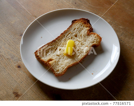 Bread with butter 77816571